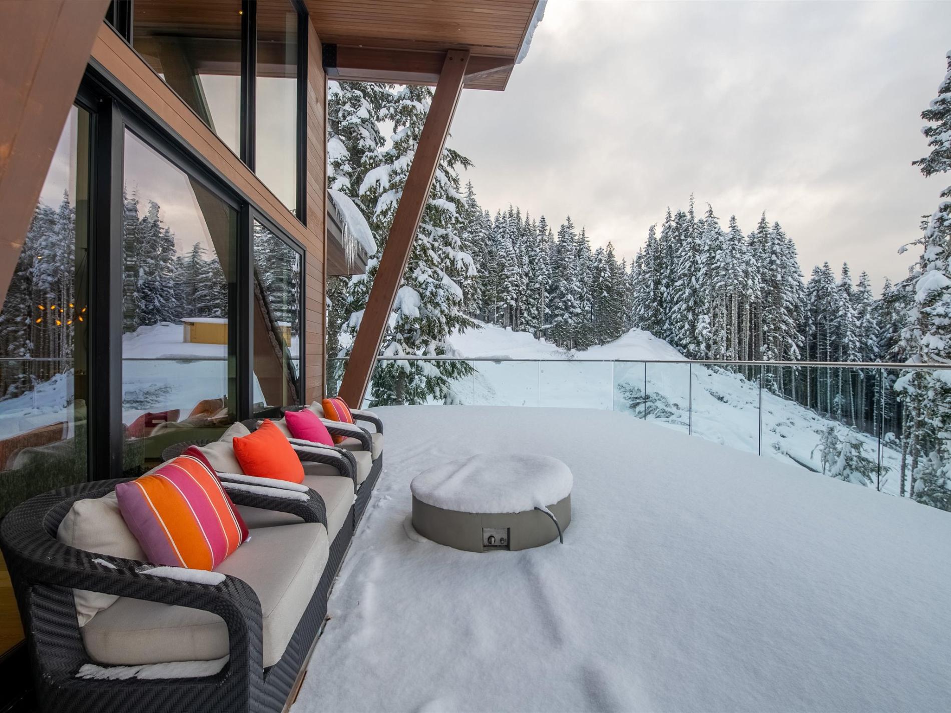 Luxury Kadenwood property interior 7